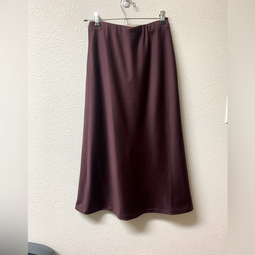 Vetta Reversible Satin Skirt in Burgundy and Blush. Size Small